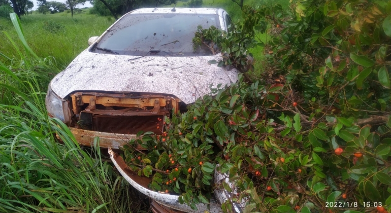 Motorista perde controle direcional e capota carro na BR-354 em Carmo do Paranaíba