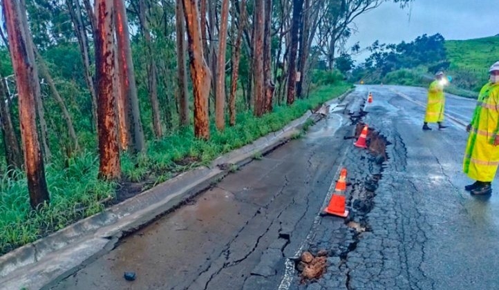 Deslizamentos de terra e afundamentos de asfalto complicam trânsito e interditam trechos da MGC-354 entre Patos de Minas e Presidente Olegário