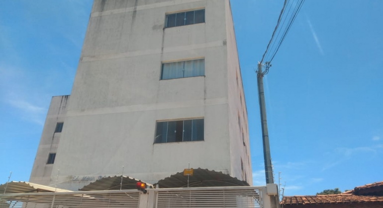 Menino de 5 anos cai de janela de prédio na cidade de Patos de Minas
