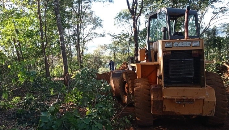 Após interdição total da MG 354, prefeitura de Presidente Olegário está construindo desvio provisório