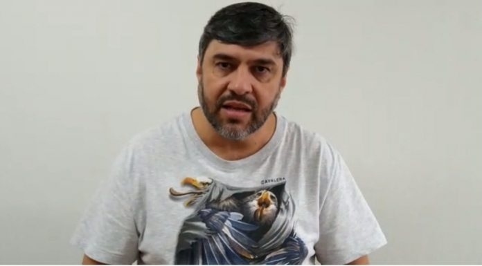 Prefeito de Carmo do Paranaíba se irrita com cobranças da população e causa revolta; assista vídeo
