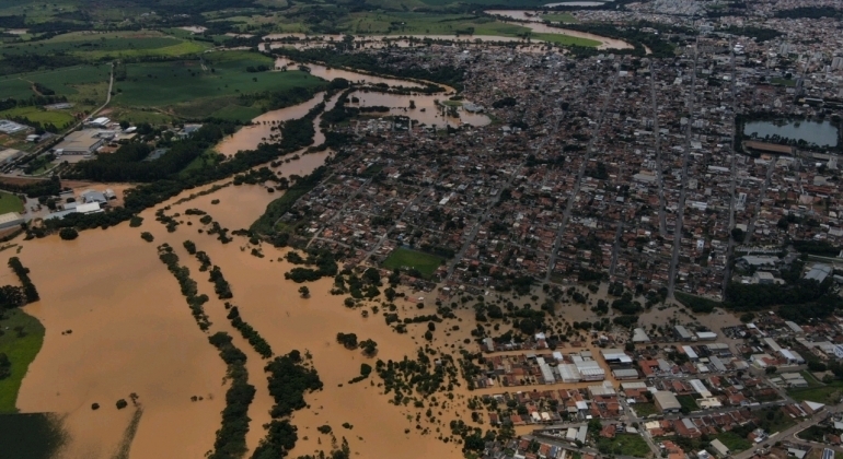 BDMG anuncia crédito de R$ 200 milhões para habitação popular em cidades atingidas pela chuva