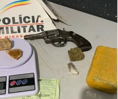 PM de Patos de Minas prende suspeitos de tráfico e posse ilegal de arma de fogo