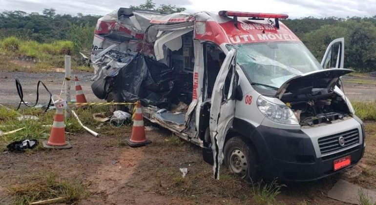 Homem de 74 anos sai de Araxá em ambulância para fazer cirurgia em Belo Horizonte e morre em acidente na BR-262