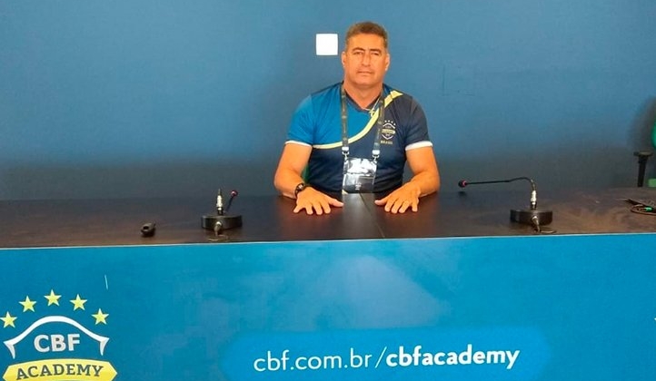 Paulo César Catanoce é o novo treinador da URT