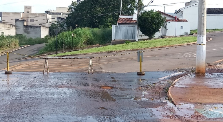 Principal via de acesso à sede administrativa de Patos de Minas é interditada