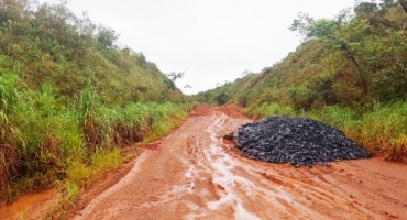 Com trecho em manutenção BR-352 que liga Distrito de  Alagoas à BR-365 é interditada