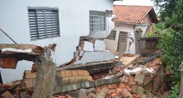 Chuvas: várias casas no Bairro Bela Vista em Lagoa Formosa desabam e moradores ficam desalojados