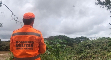 Após denúncia de homicídio, Corpo de Bombeiros procura corpo nas águas do Rio Paranaíba