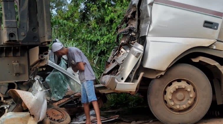 Uma pessoa morreu e várias outras ficaram feridas durante engavetamento na MG-230 em Rio Paranaíba 