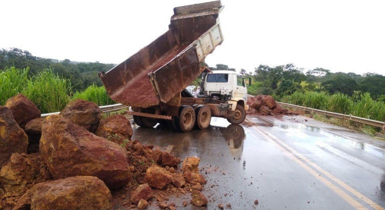 Prefeitura de Pato de Minas e DNIT vão trabalhar juntos para liberar a BR-365 