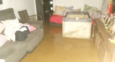 Temporal volta inundar casa em Campina Verde no município de Lagoa Formosa 
