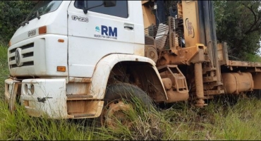 Caminhoneiro pula de caminhão em movimento após veículo apresentar problemas no sistema de freios 