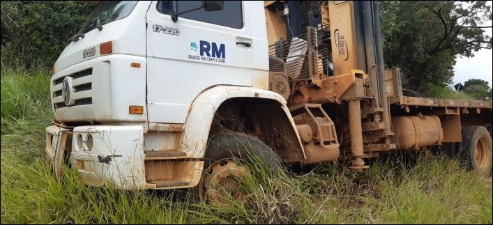 Caminhoneiro pula de caminhão em movimento após veículo apresentar problemas no sistema de freios 