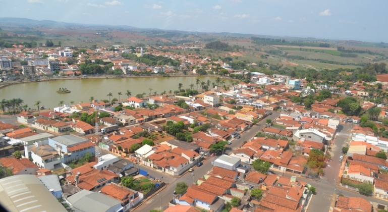 Lagoa Formosa completa 59 anos com missa em ação de graças, bolo de aniversário e pescaria