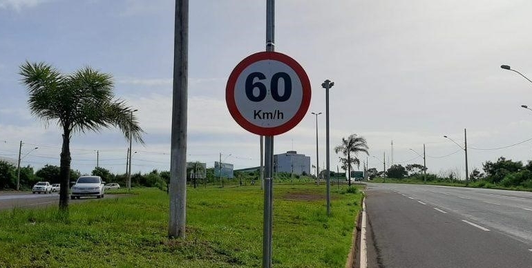 Radares da Avenida Marabá em Patos de Minas começam a multar veículos que desrespeitarem limites de velocidade