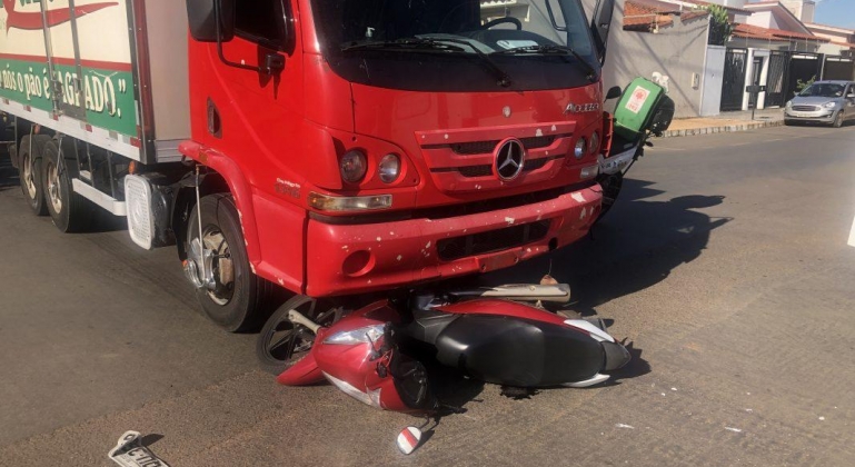 Motociclista morre e mulher fica ferida em acidente no Bairro Guanabara em Patos de Minas