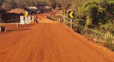  DER-MG retoma obras na ponte sobre Rio Dourados, em Coromandel