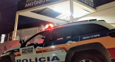 Mulher embriagada esfaqueia marido, agride e ameaça uma policial militar e um vigilante de hospital 