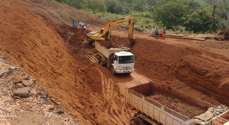 Prazo para finalizar obras de recuperação da MGC-354 entre Patos de Minas e Presidente Olegário é de 5 meses, diz DER