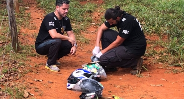 Corpo encontrado dentro de cova com tiro na cabeça e mãos e pés amarrados é identificado