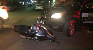 Motociclista fica ferida após acidente no Bairro Lagoa Grande em Patos de Minas