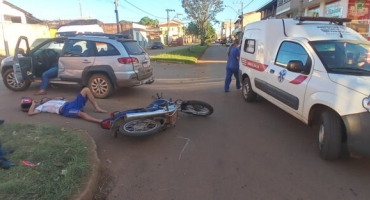 Acidente deixa motociclista ferido na Avenida Tancredo Neves em Carmo do Paranaíba 