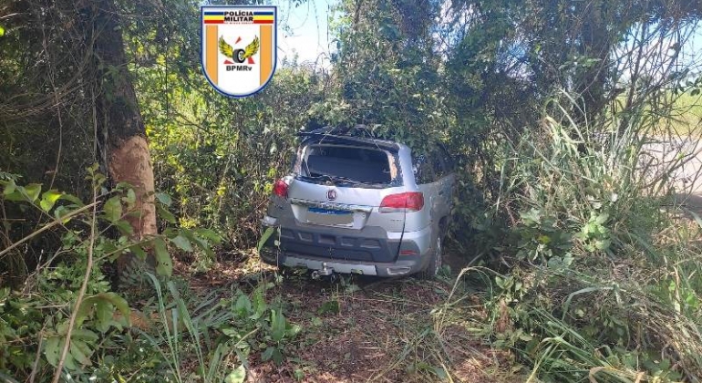 Motorista sai da pista e colide contra árvore no MG-410 no município de Presidente Olegário 