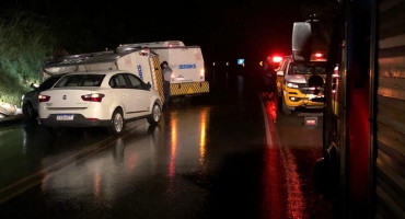 Óleo na pista pista da BR-354 entre Lagoa Formosa e Patos de Minas provoca acidente com carro forte transportando mais de 2 milhões 