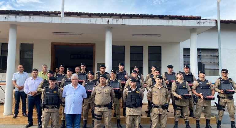 Polícia Militar realiza solenidade para entrega de 23 pistolas de emissão de impulsos elétricos