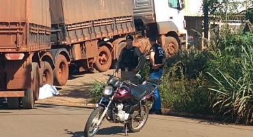 Jovem de 19 anos morre após colidir motocicleta contra carreta na BR-365 em Patos de Minas 