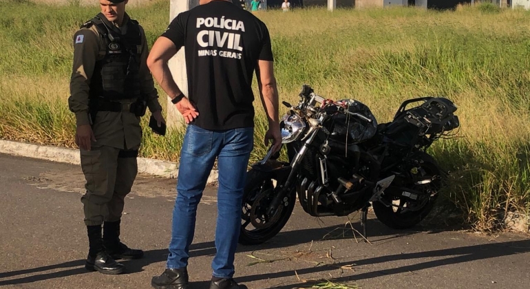 Pai morre e filho fica gravemente ferido em acidente com motocicleta em Patos de Minas 