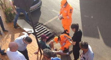 Corpo de Bombeiros realiza resgate de idoso que ficou com perna presa em bueiro na cidade de Patos de Minas