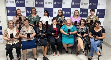 Câmara Municipal de Patos de Minas homenageia mães com a Medalha de Mérito “Antônia Cardoso do Nascimento”