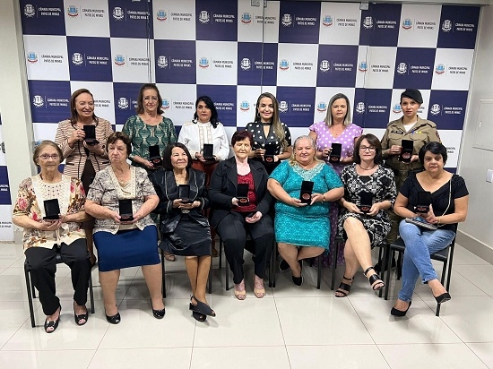 Câmara Municipal de Patos de Minas homenageia mães com a Medalha de Mérito “Antônia Cardoso do Nascimento”