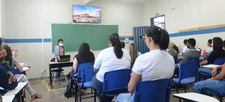 Mais de 3.400 jovens de Paracatu já estão em cursos profissionalizantes gratuitos do Trilhas de Futuro