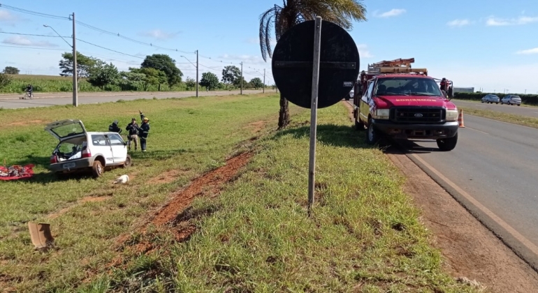 Motorista morre após sair da pista e colidir contra árvore na MG-230 em Rio Paranaíba 