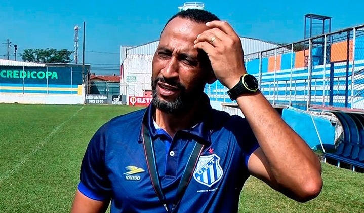 Após anunciar saída da URT técnico Ricardo Chuva decide continuar comandando a equipe