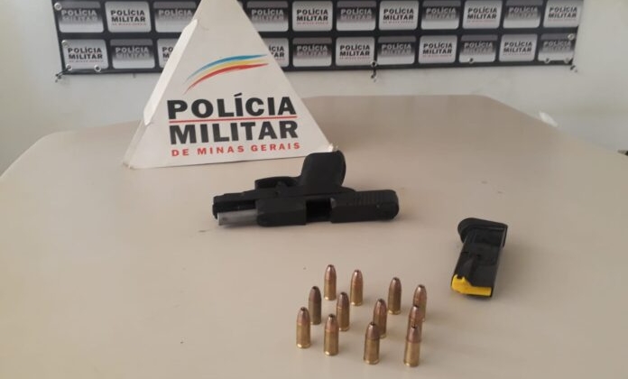 Carmo do Paranaíba: jovem pega pistola de irmão e acaba preso por porte ilegal de arma de fogo