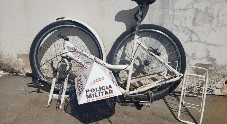 Polícia Militar de Lagoa Formosa recupera bicicleta furtada, prende suspeitos e apreende arma de fogo 