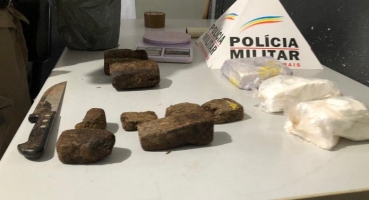 Polícia Militar de Patos de Minas localiza maconha e cocaína dentro de barril enterrado em mata no Bairro Planalto 