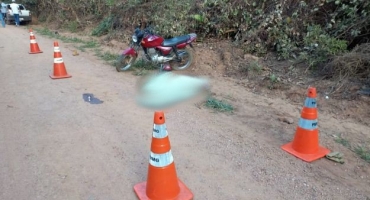 Jovem de 19 anos morre e adolescente fica gravemente ferido em colisão envolvendo duas motocicletas na região rural de Rio Paranaíba