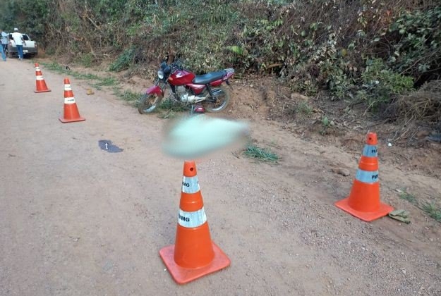 Jovem de 19 anos morre e adolescente fica gravemente ferido em colisão envolvendo duas motocicletas na região rural de Rio Paranaíba