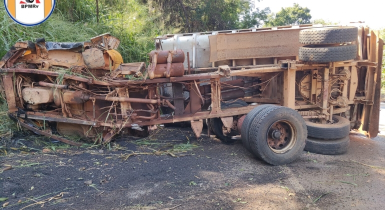 Caminhoneiro pula de veículo em movimento na MGC-354 após falha no sistema de freios 