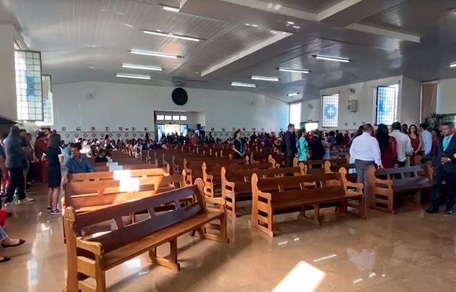 Casamento comunitário movimenta Igreja de Nossa Senhora de Fátima em Patos de Minas no dia do Padroeiro da cidade 
