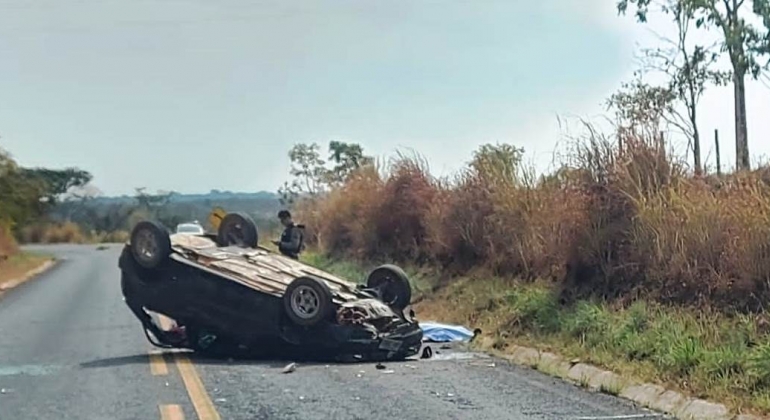 Motorista embriagado capota veículo na LMG-740 no município de Lagoa Grande e passageira morre 