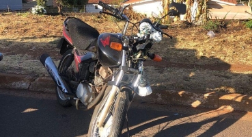 Motociclista fica ferida após colidir em traseira de carro de colega de trabalho em Patos de Minas