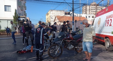 Motoqueiro de 51 anos sofre fratura exposta durante acidente envolvendo automóvel em Patos de Minas 