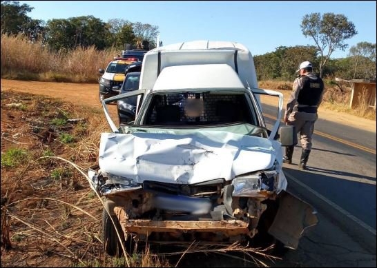 Polícia Militar Rodoviária registra colisão traseira envolvendo dois caminhões e um automóvel na MGC-354