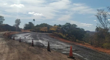 Trecho em reforma da ALM-743 entre Quintinos a Carmo do Paranaíba deve ser liberado nesta segunda (11)